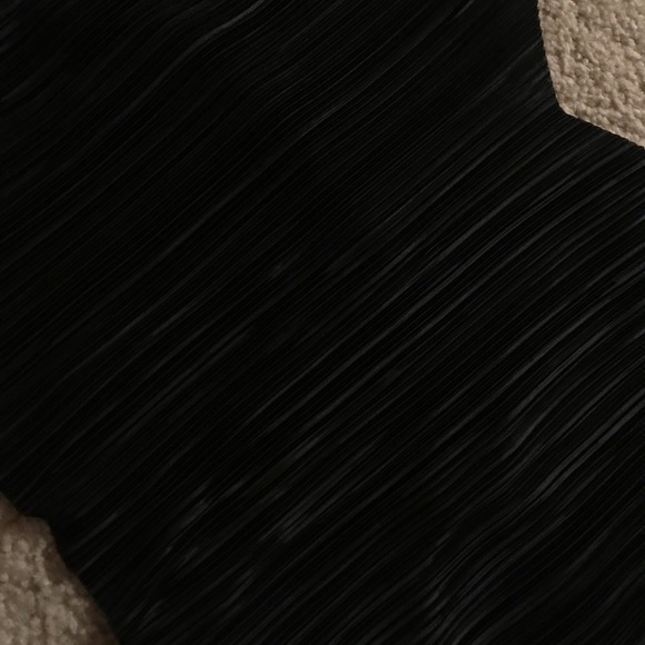 Silence + Noise Baby Pleat Black Slip Cami - Picture 4 of 5